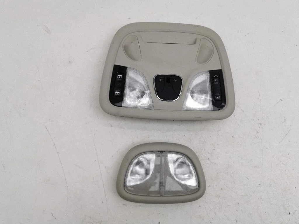 Front seat light P25099