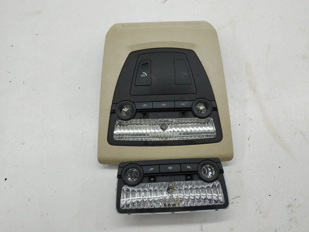 Front seat light 65701000