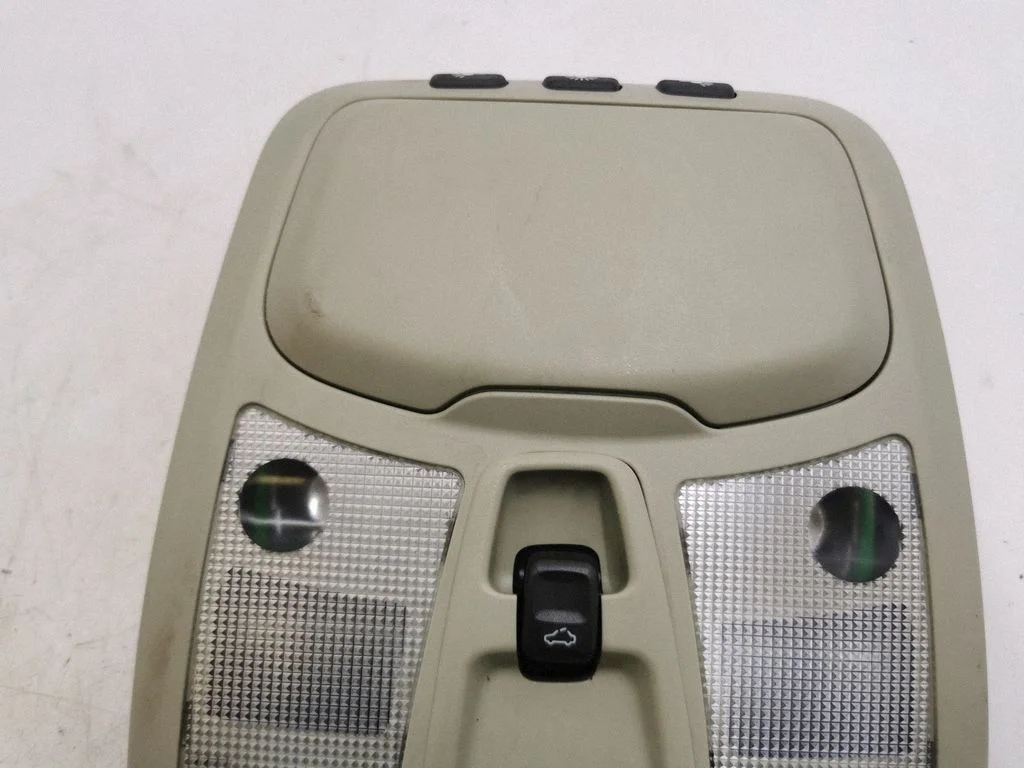 Front seat light 5043341