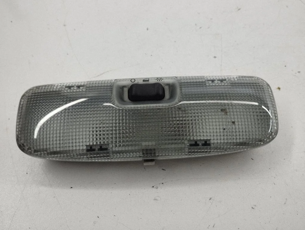 Front seat light 3S7A13776