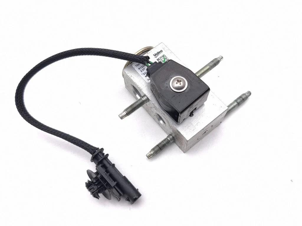 Air conditioning (A/C) expansion valve T591240