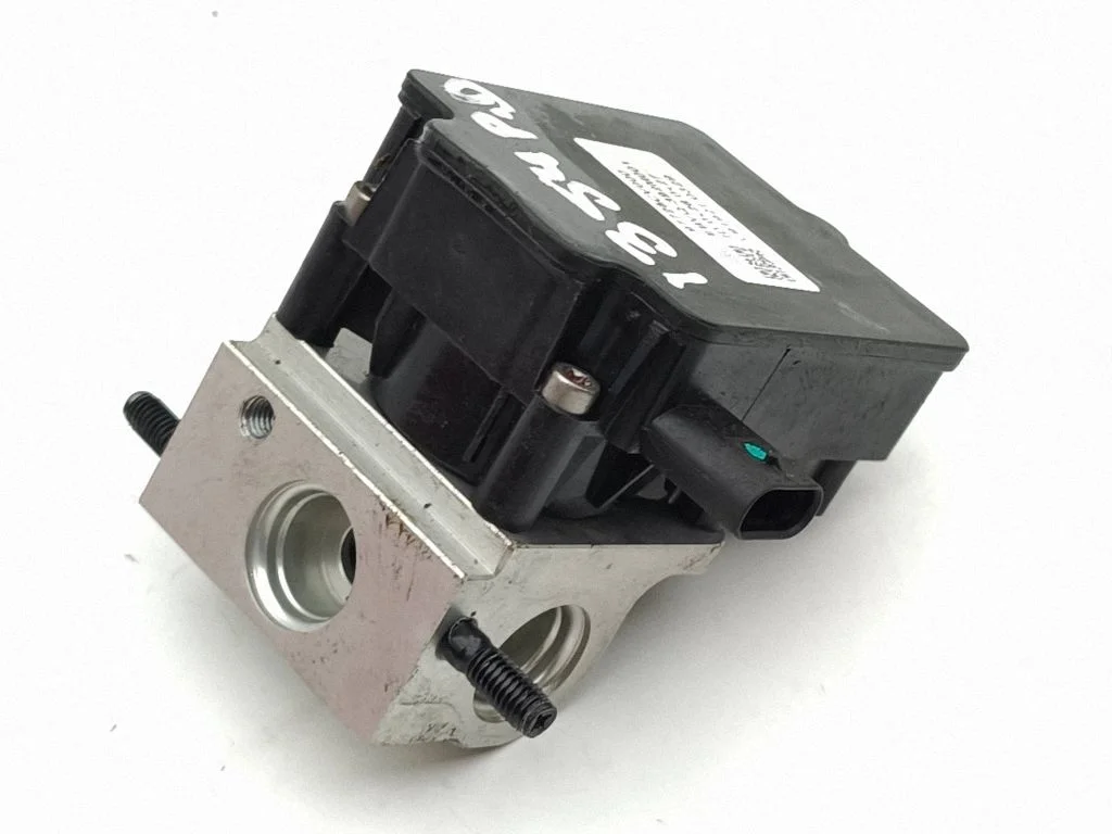 Air conditioning (A/C) expansion valve 97725CV000