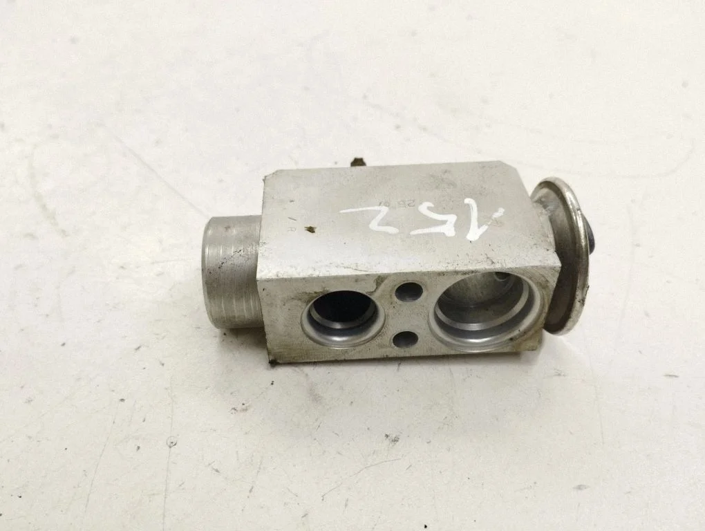 Air conditioning (A/C) expansion valve – Volvo V70 (2005-2008)