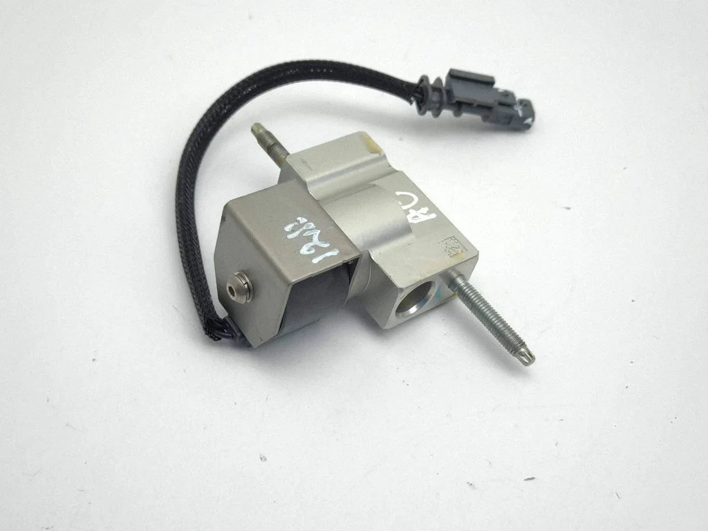 Air conditioning (A/C) expansion valve T588455
