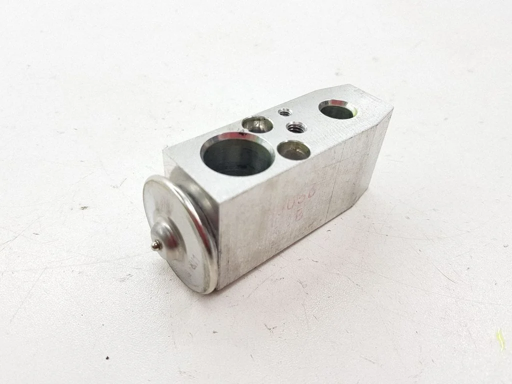 Air conditioning (A/C) expansion valve AQF8N1