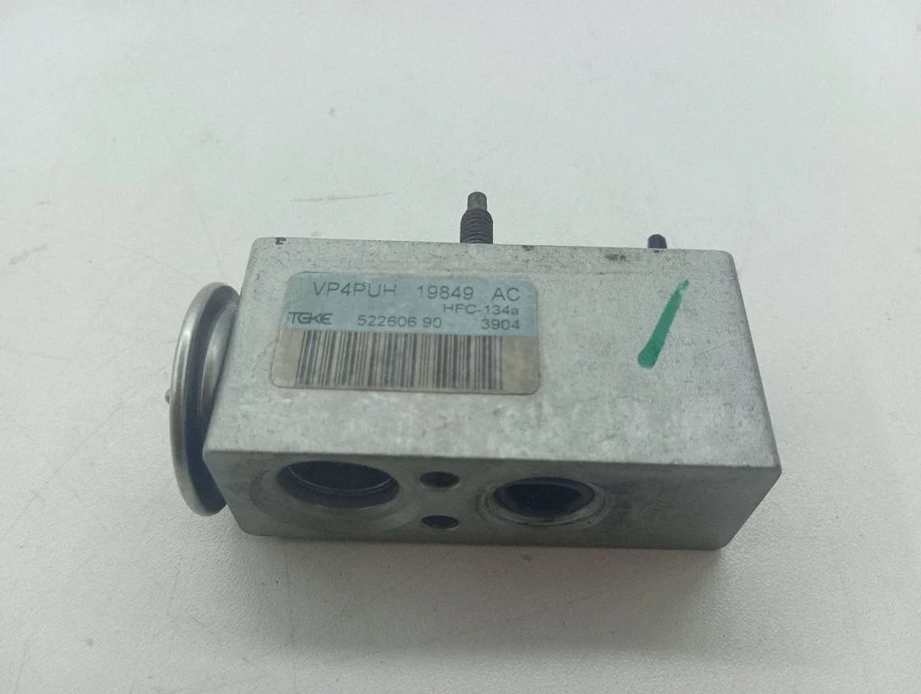 Air conditioning (A/C) expansion valve 52260690