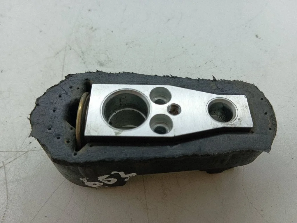 Air conditioning (A/C) expansion valve – Toyota Avensis T270 (2015-2018)