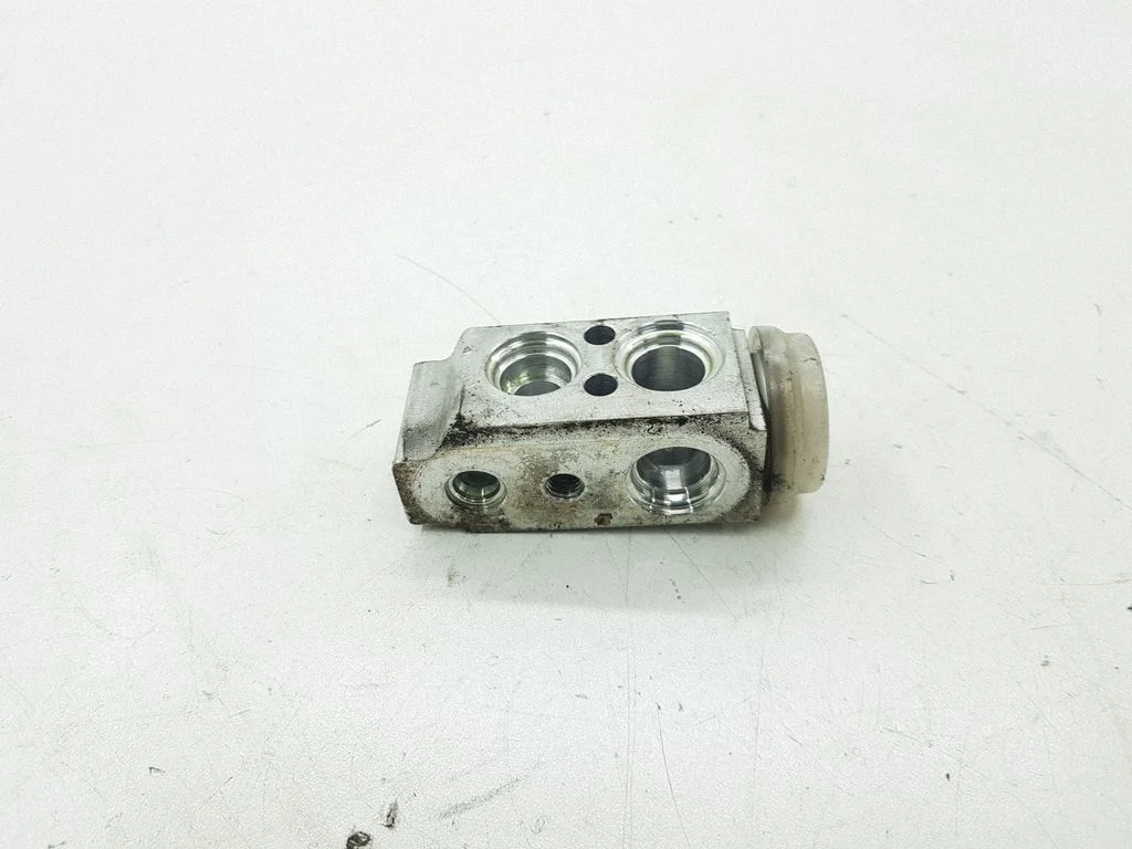 Air conditioning (A/C) expansion valve F108NA5BA