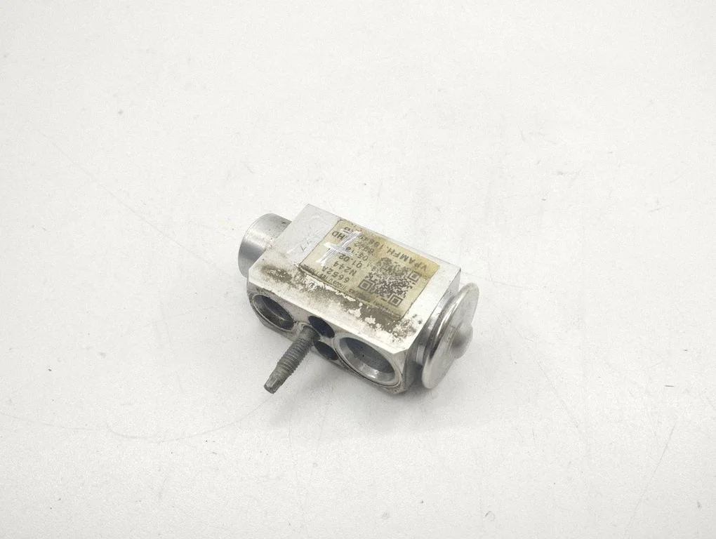 Air conditioning (A/C) expansion valve AV6N19849AB