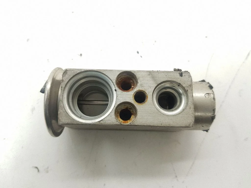 Air conditioning (A/C) expansion valve – BMW 7 Series E65 E66 (2001-2008)