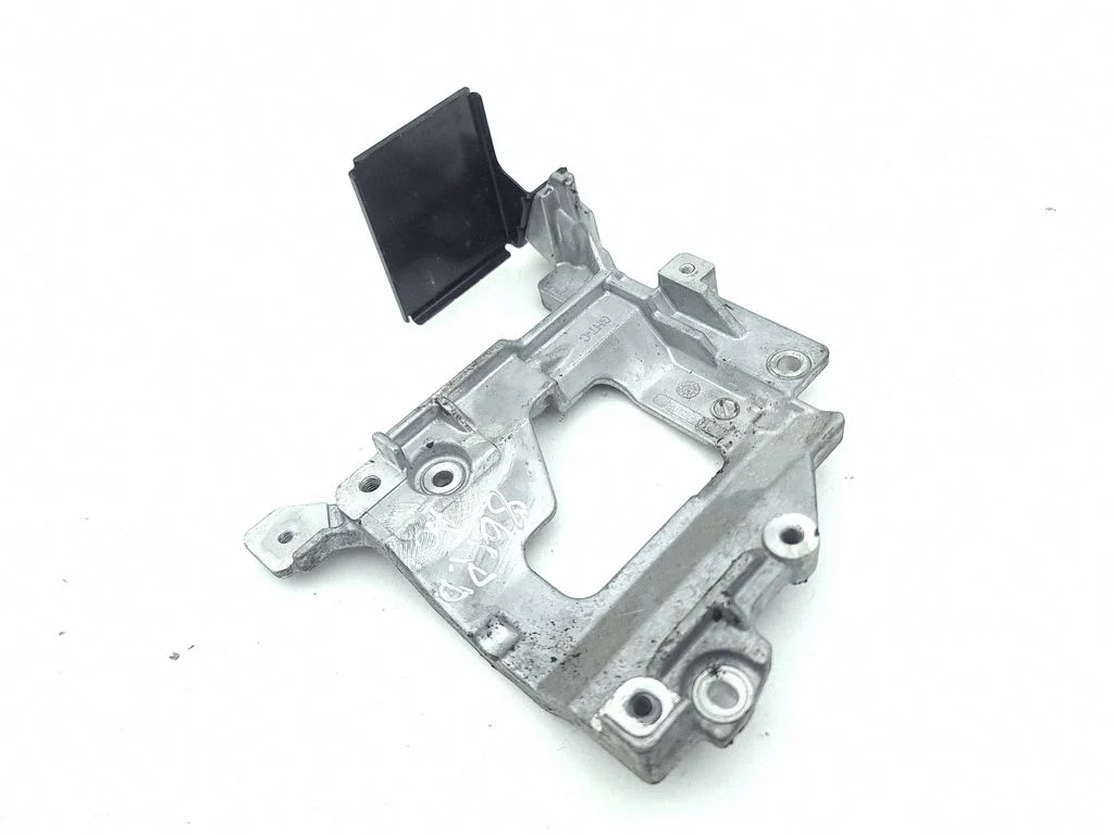 Kliimakompressori kinnitusklamber 210828A066