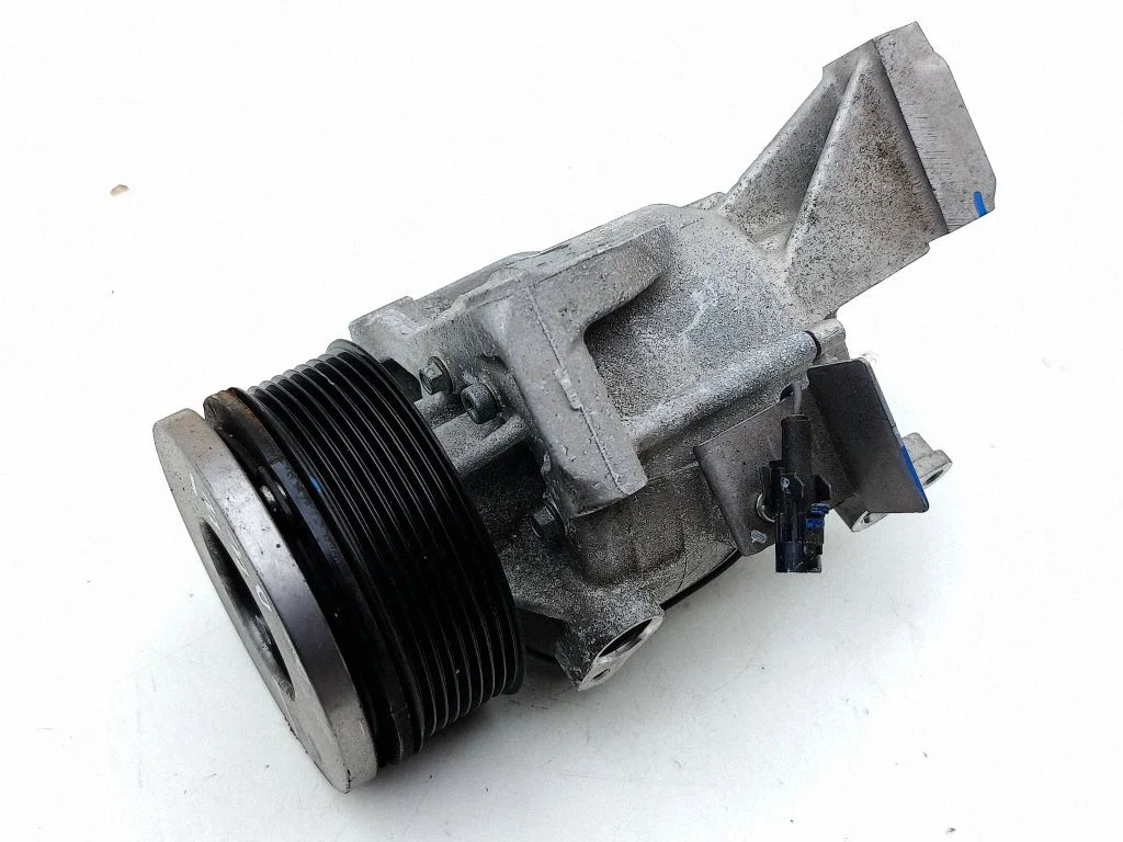 Air conditioning (A/C) compressor (pump) 9520174S00