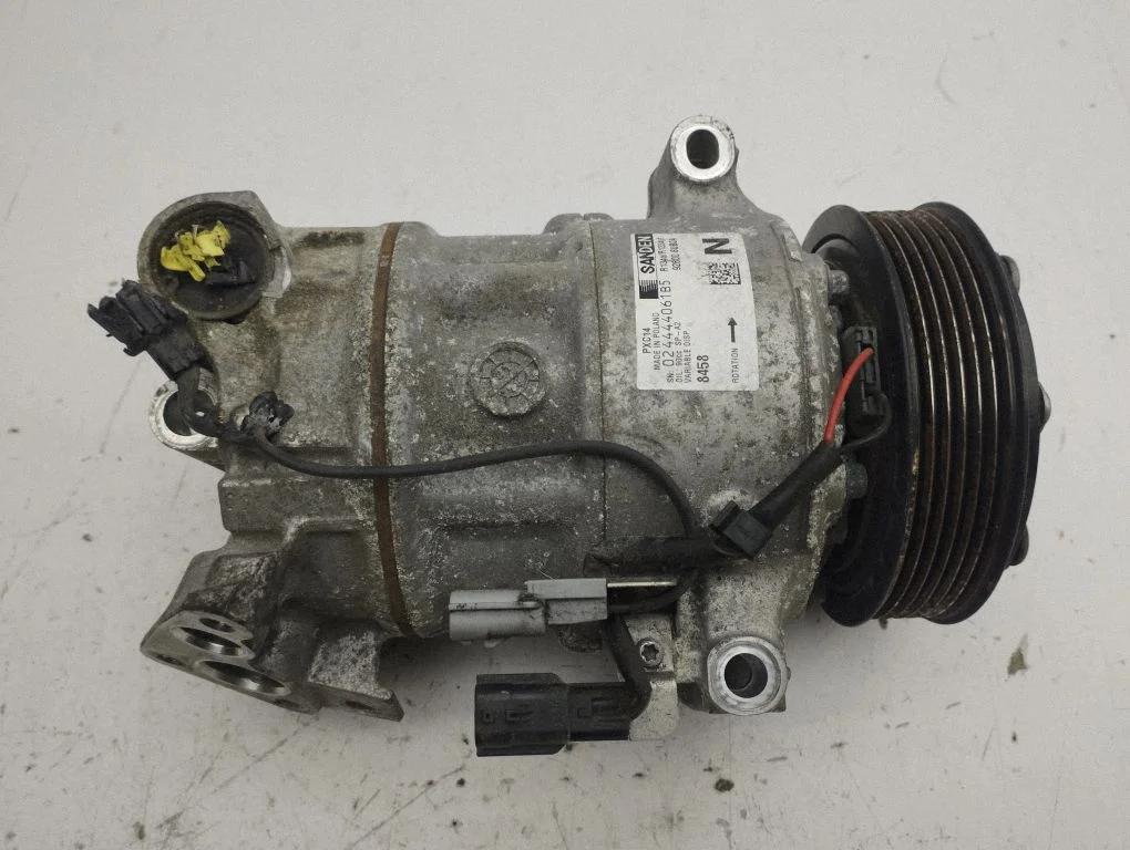 Sprężarka klimatyzacji 926006UB0A