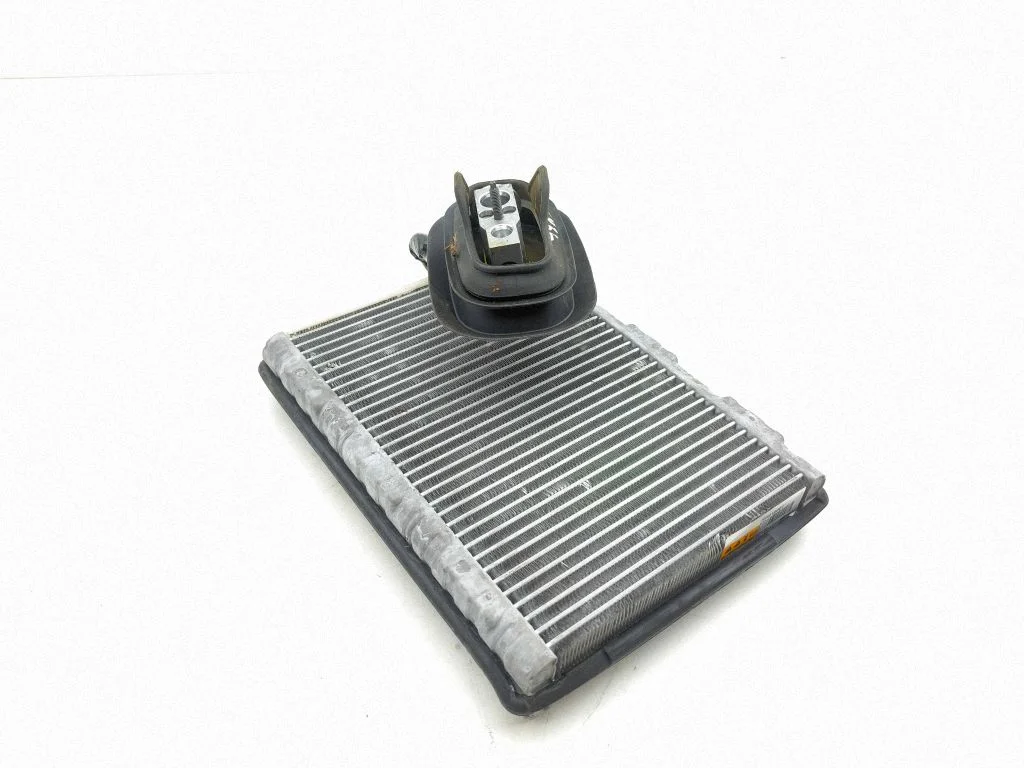 A/C cooling radiator (condenser)