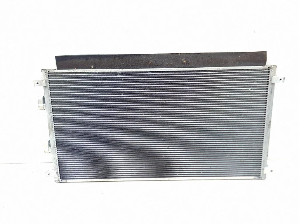 Kliimaseadme jahutusradiaator (kondensaator)