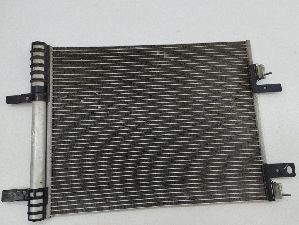 Gaisa kondicioniera dzesēšanas radiators (kondensators) 9817275680