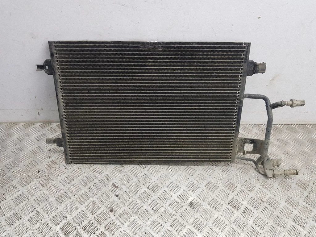 Kliimaseadme jahutusradiaator (kondensaator) 8D0260401E