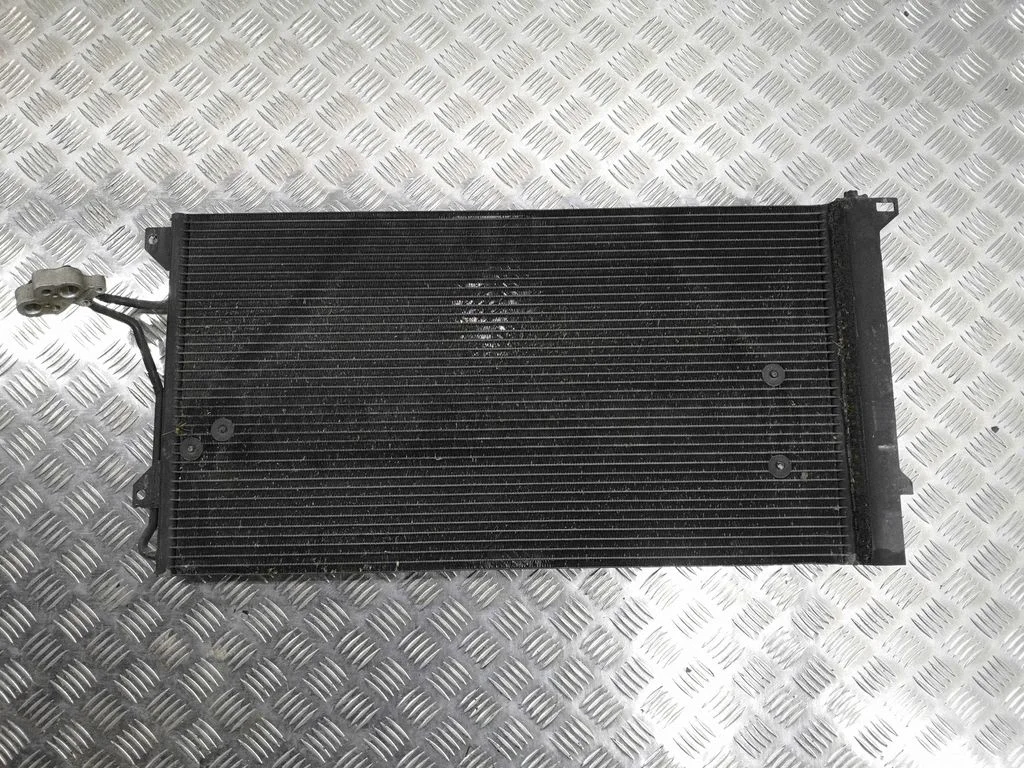 Kliimaseadme jahutusradiaator (kondensaator)