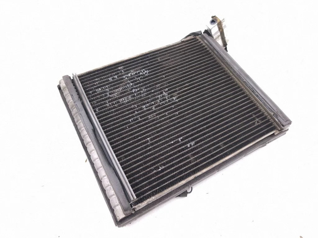 Gaisa kondicioniera radiators (salonā) 12Q18H5975B
