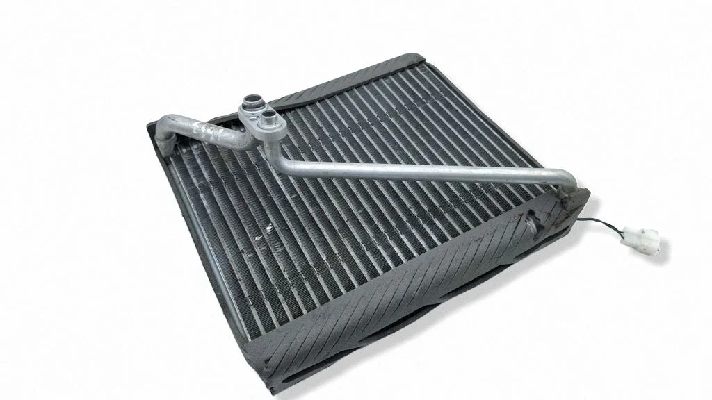 Gaisa kondicioniera radiators (salonā)