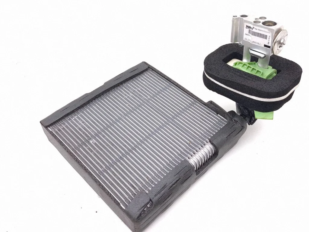 Gaisa kondicioniera radiators (salonā) 2L1113060234C
