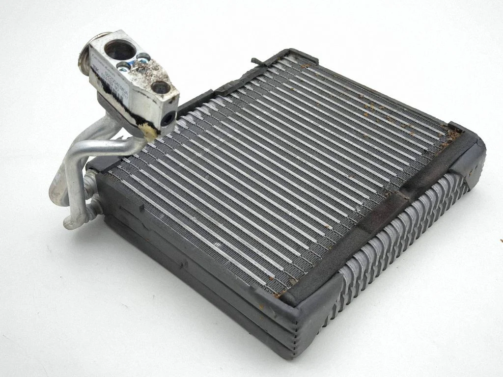 Kliimaseadme radiaator (salongis) 922004EM0A