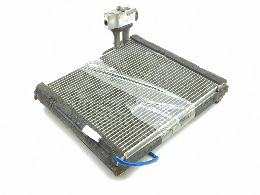 Gaisa kondicioniera radiators (salonā) 10C01J06350