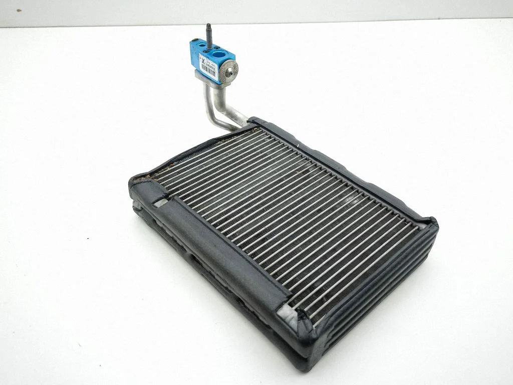 Air conditioning (A/C) radiator (interior) DT547001