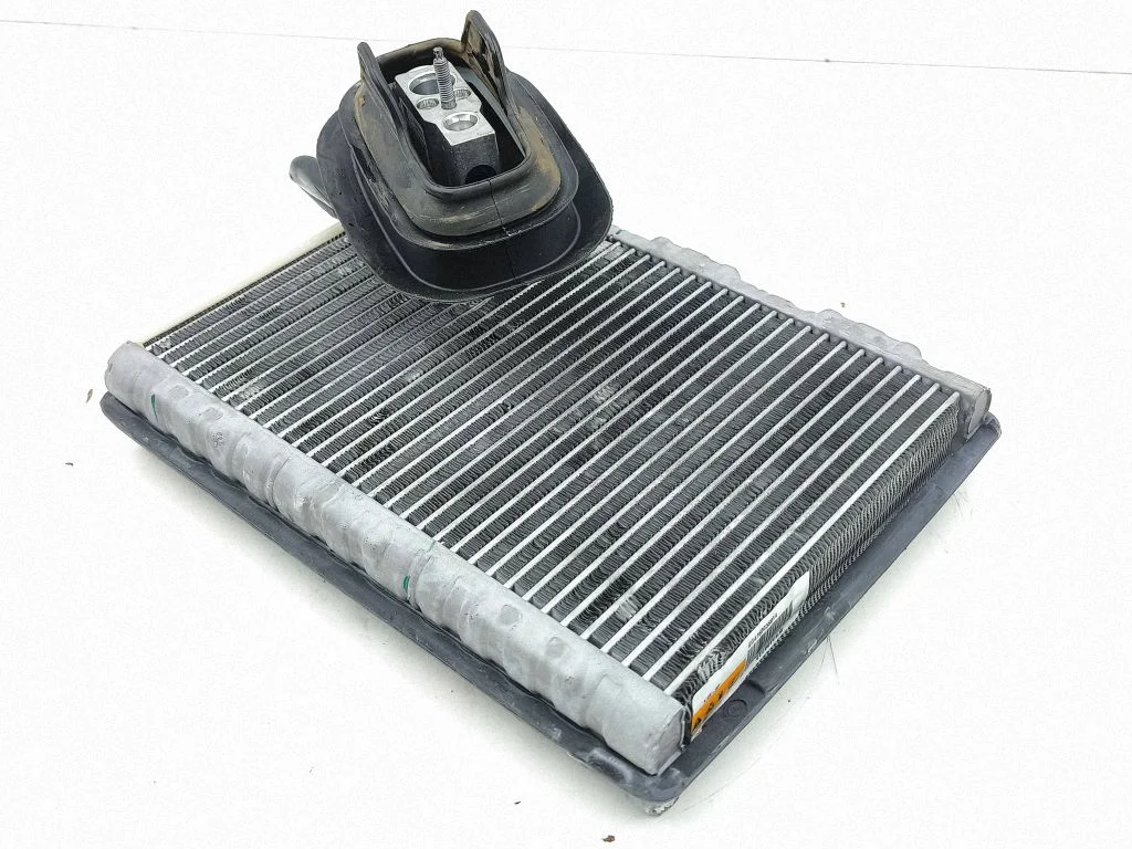 Gaisa kondicioniera radiators (salonā) GG4760035914