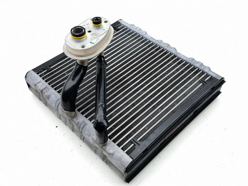 Gaisa kondicioniera radiators (salonā) ED303004