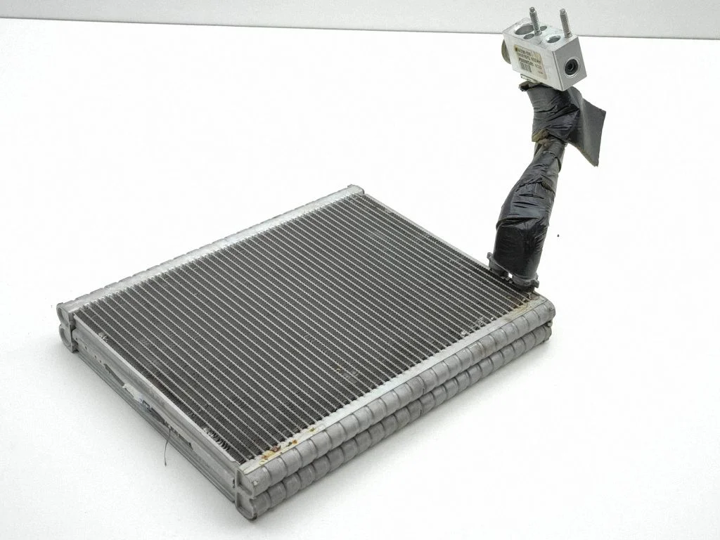 Gaisa kondicioniera radiators (salonā) 09C063822A