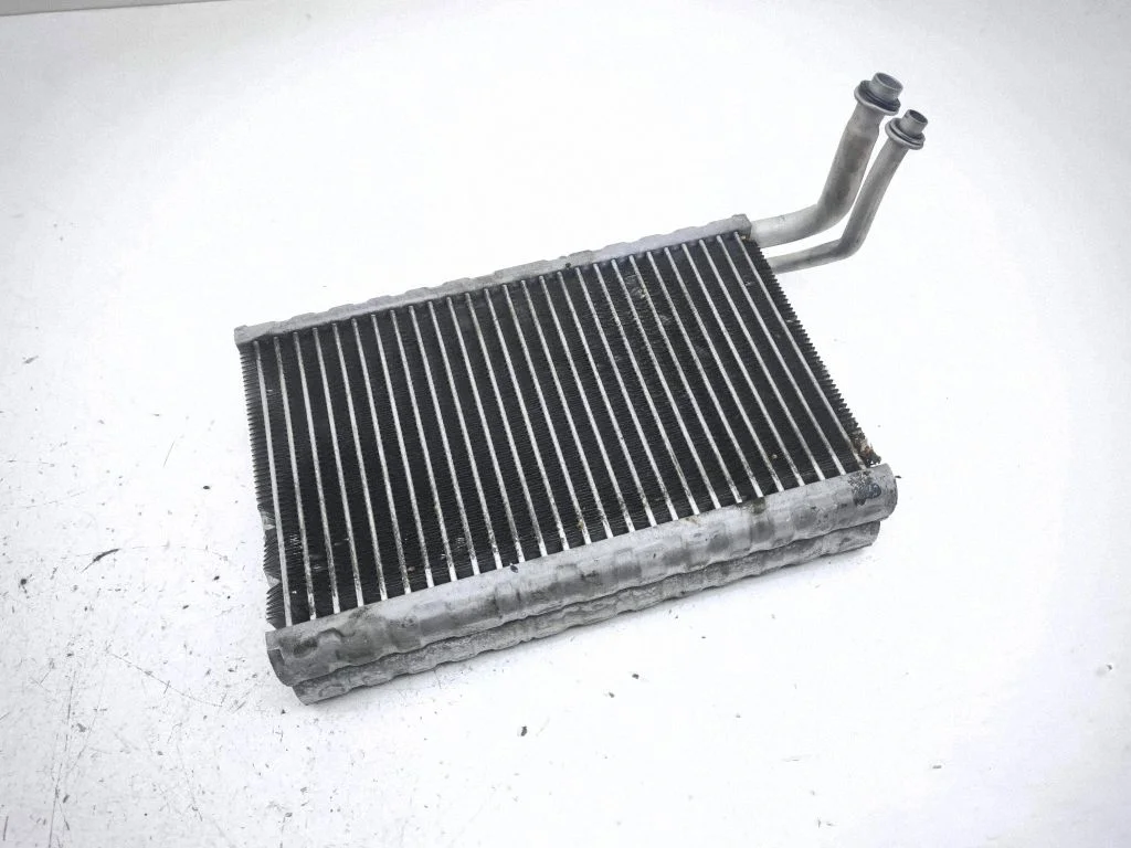 Air conditioning (A/C) radiator (interior) U6984002