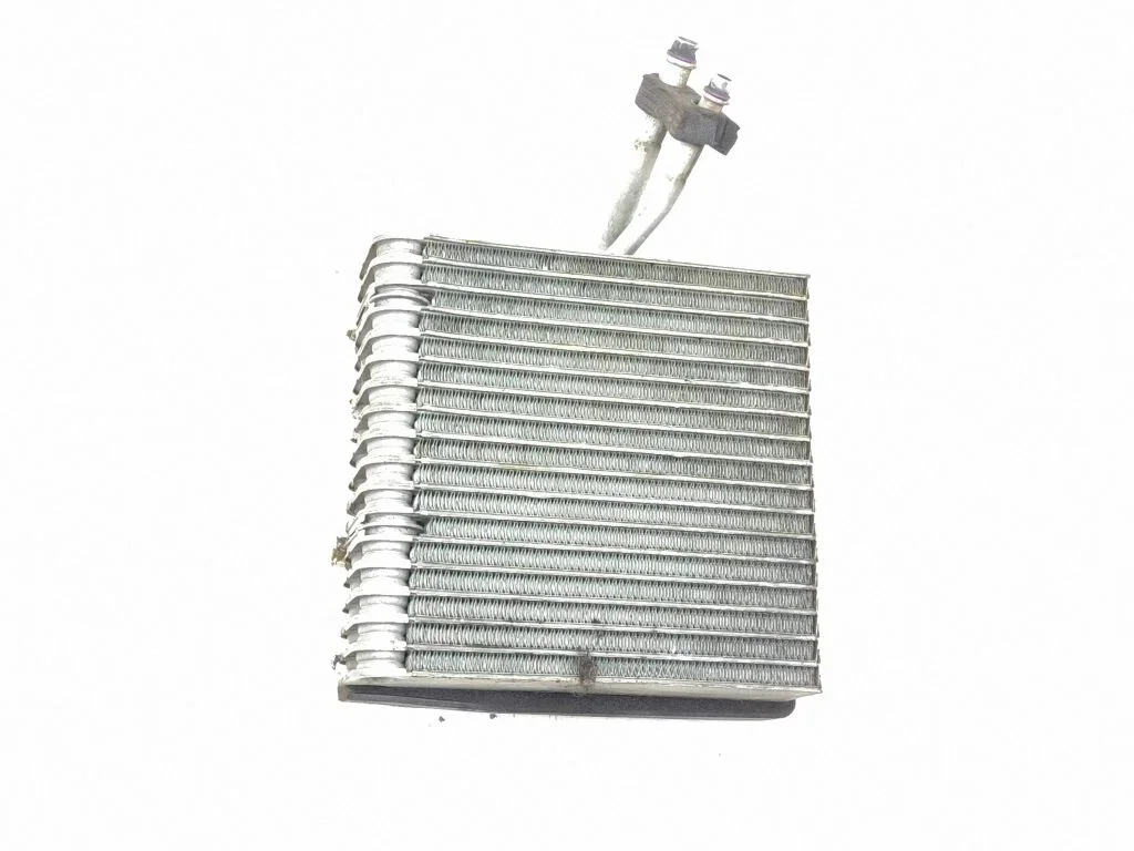 Gaisa kondicioniera radiators (salonā)