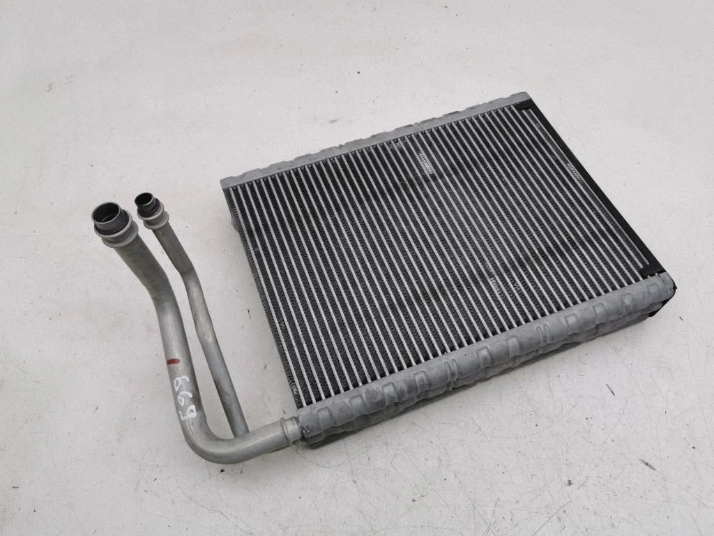 Kliimaseadme radiaator (salongis)