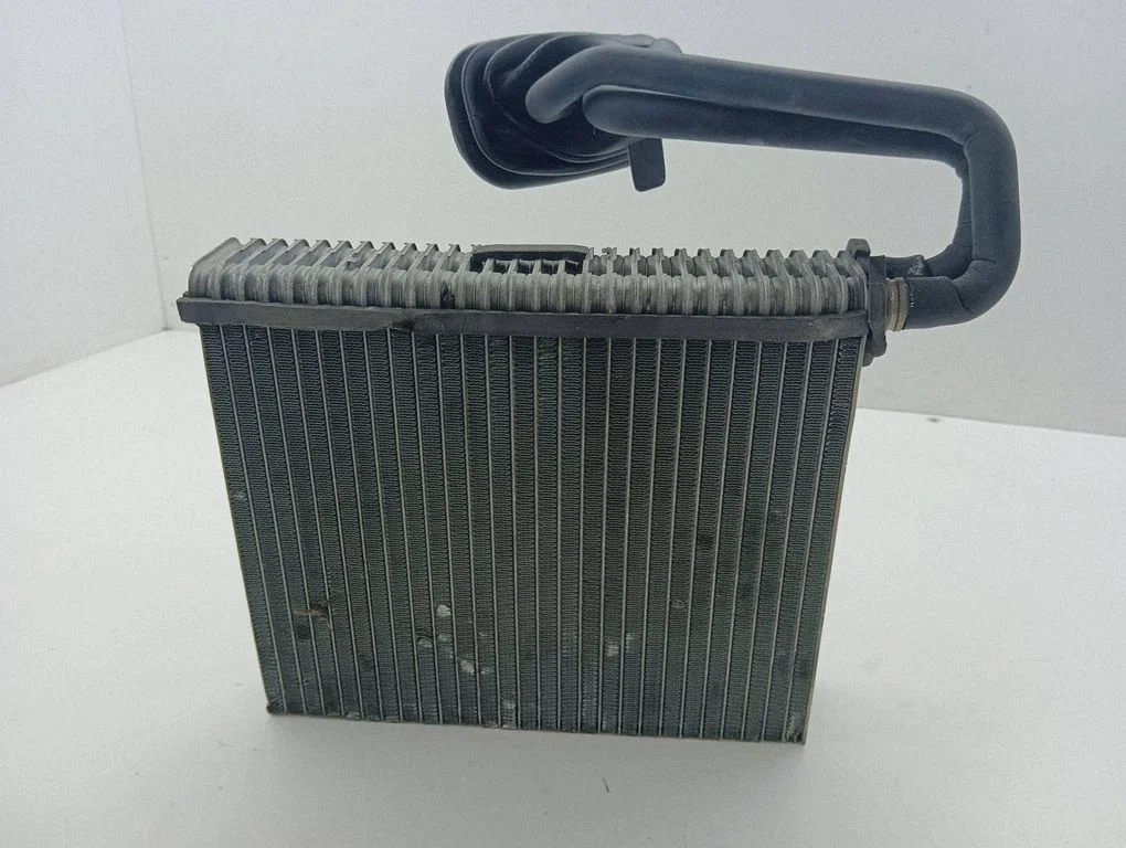 Gaisa kondicioniera radiators (salonā) 661232C