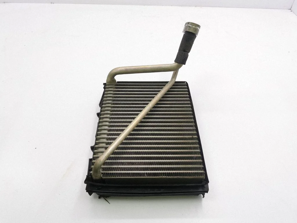 Air conditioning (A/C) radiator (interior) 8D1820103D