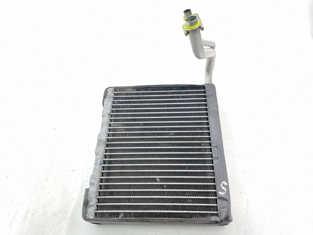 Gaisa kondicioniera radiators (salonā) L5174007