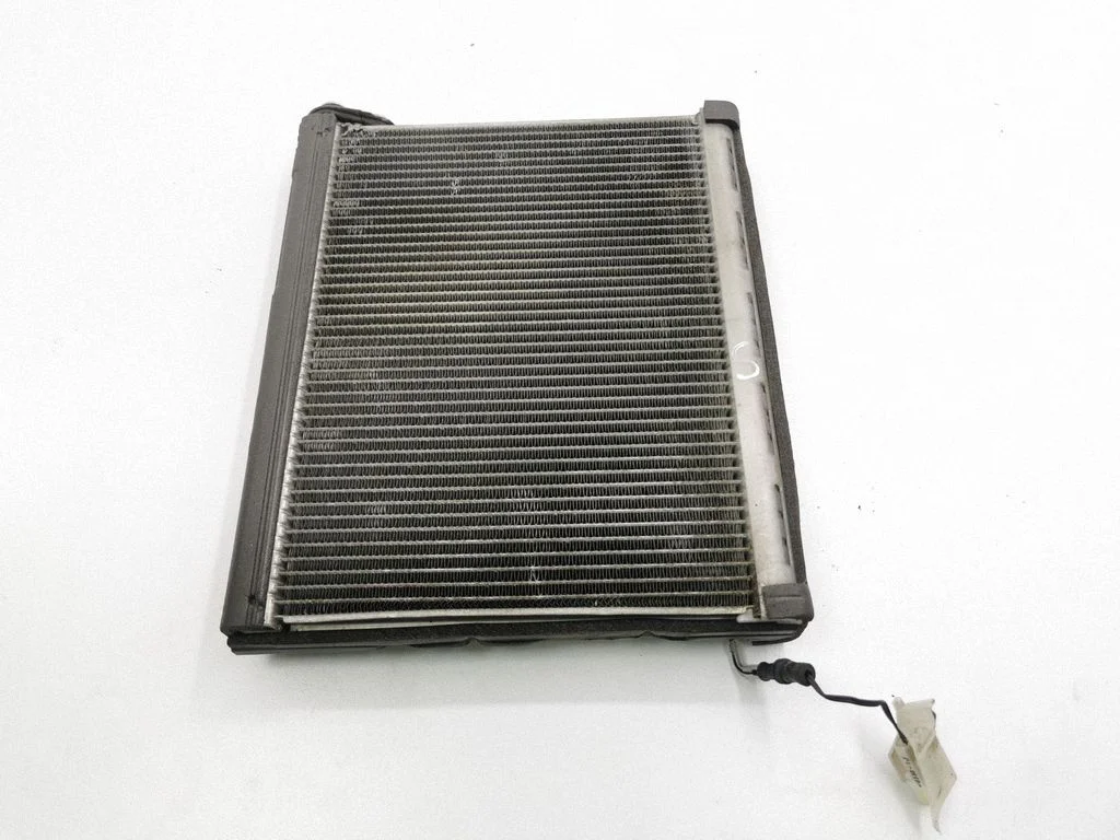 Kliimaseadme radiaator (salongis) 02J126161M