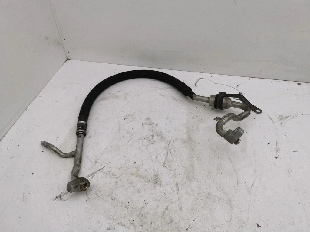 Air conditioning (A/C) pipe/hose E1GH19N602BB