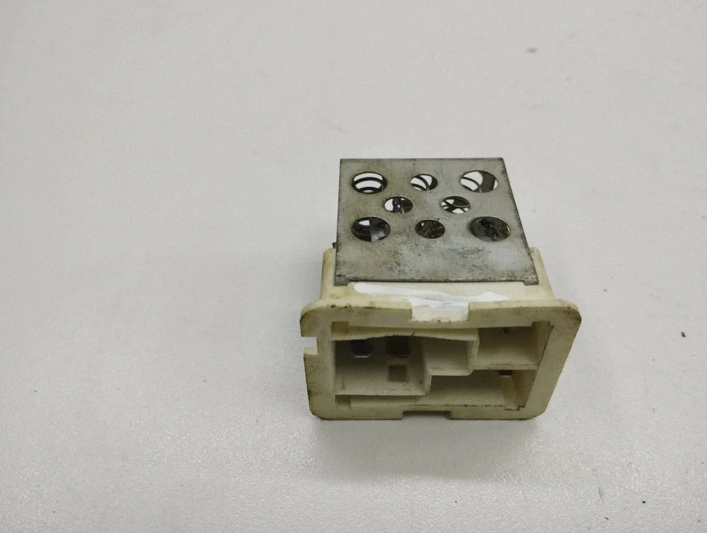 Krāsniņas ventilatora rezistors (reostats) V40031133