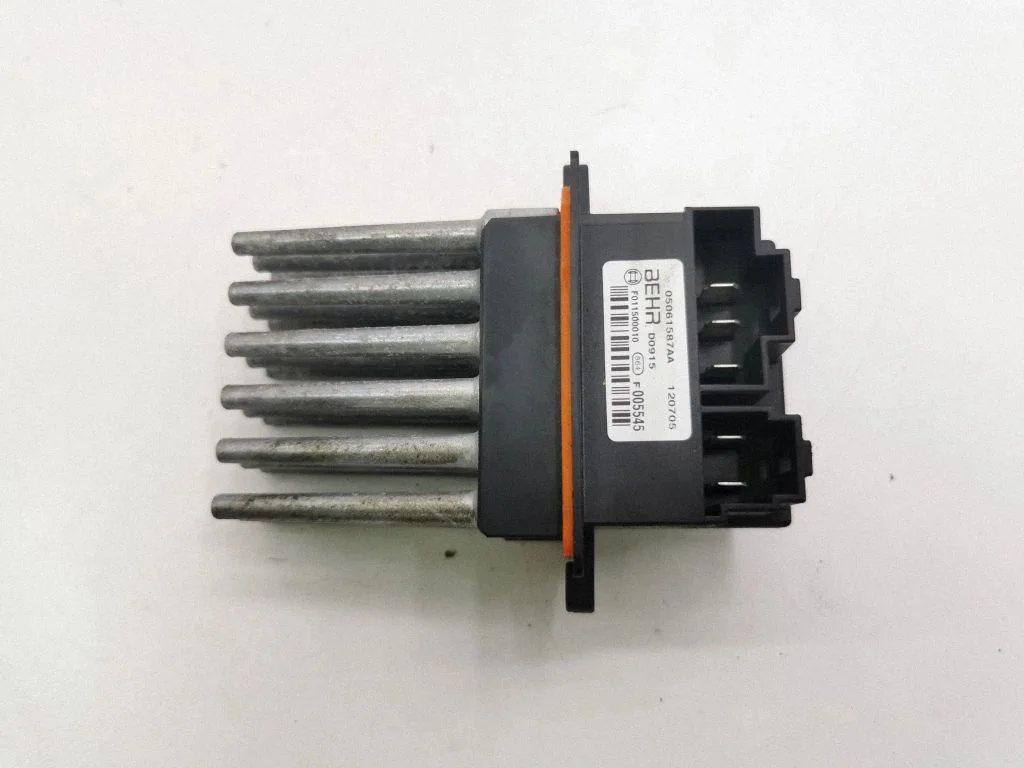Krāsniņas ventilatora rezistors (reostats) 05061587AA