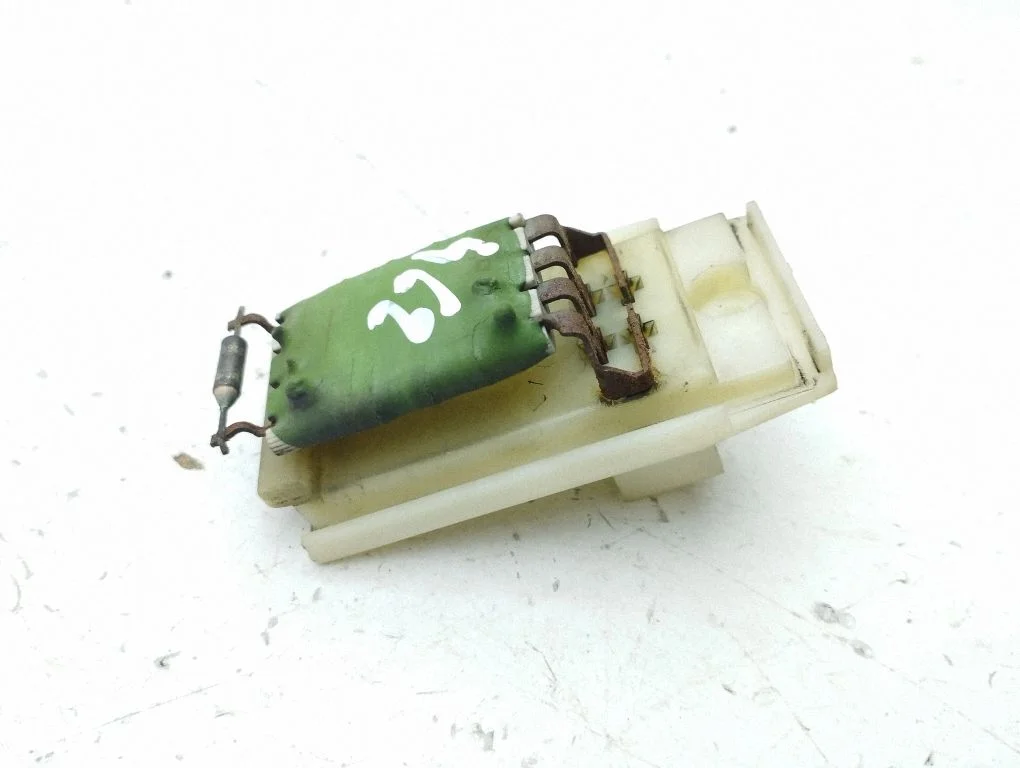 Salongipuhuri takisti XS4H18B647AA