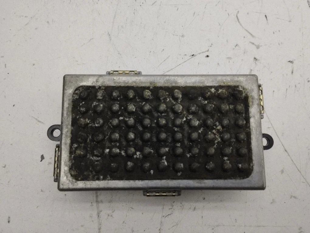 Krāsniņas ventilatora rezistors (reostats) 9179413