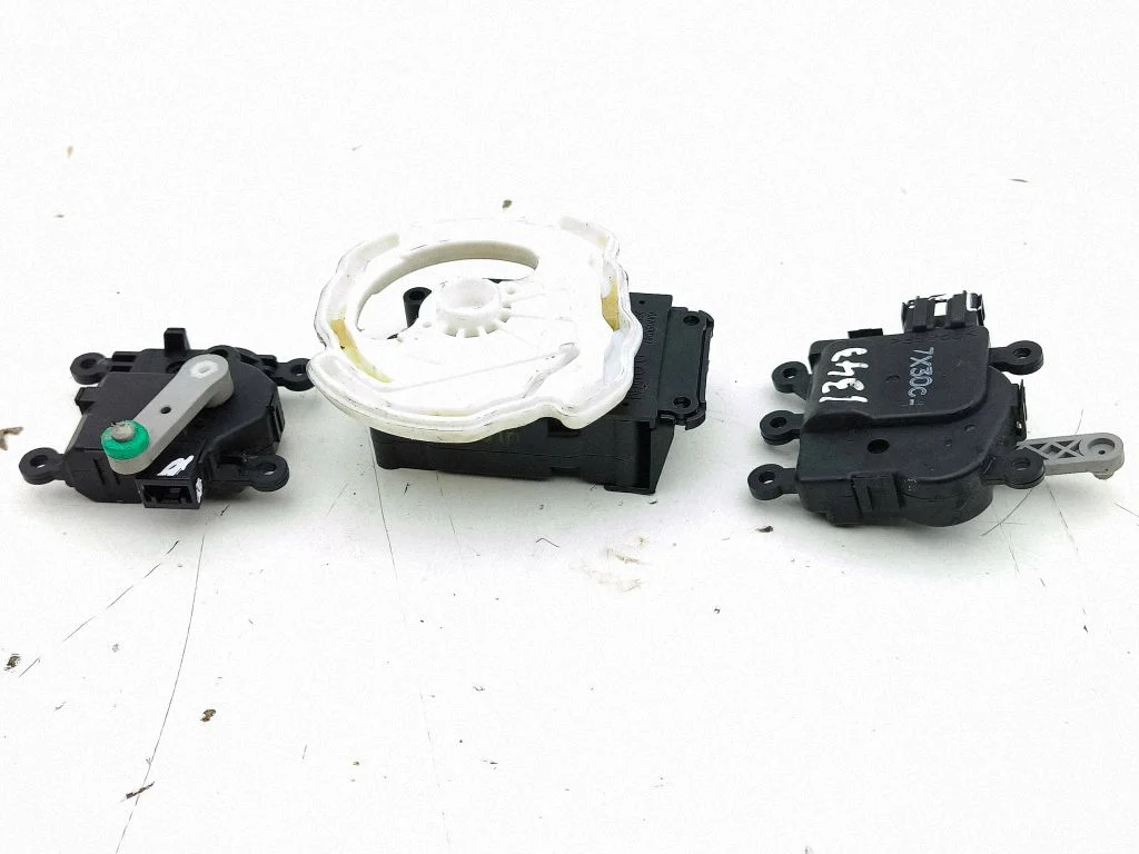 Silniczek klapki nawiewu GA705KD49