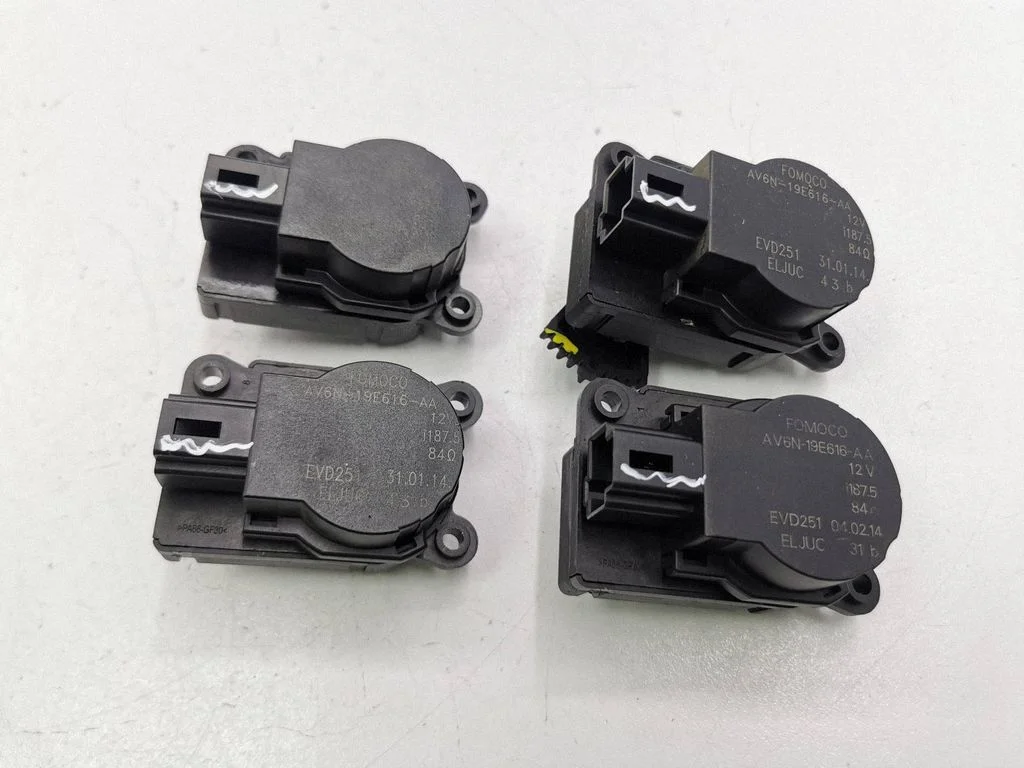 Silniczek klapki nawiewu – Ford Kuga II (2013-2019)