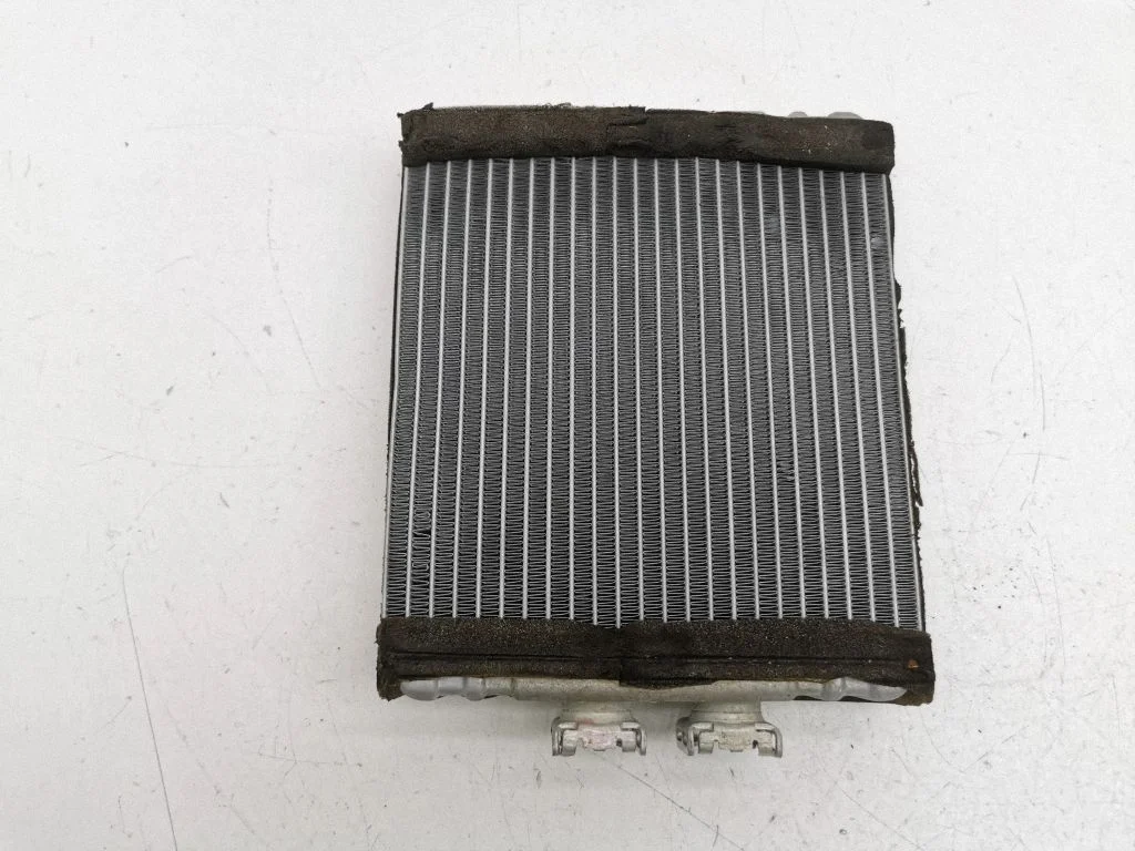 Krāsniņas radiators 8Z0819031