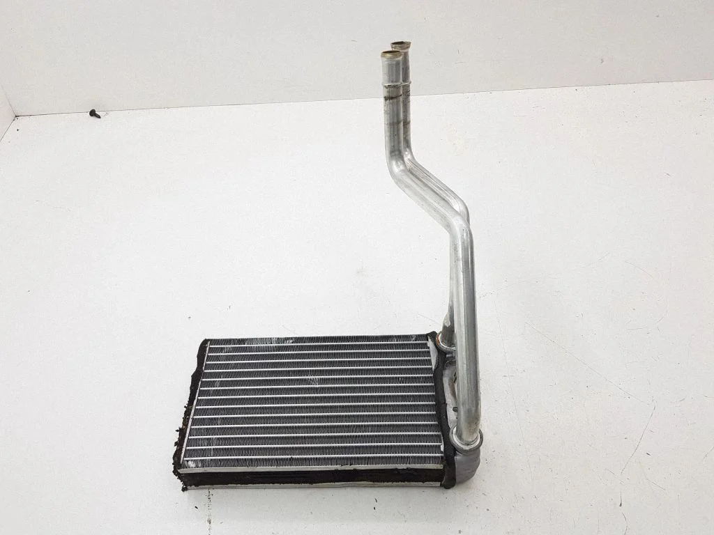 Heater blower radiator 8E1820031