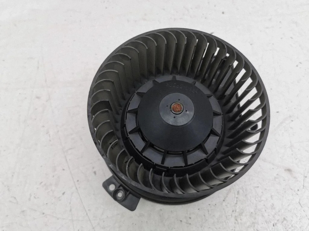 Krāsniņas ventilators/pūtējs 8E1820021B