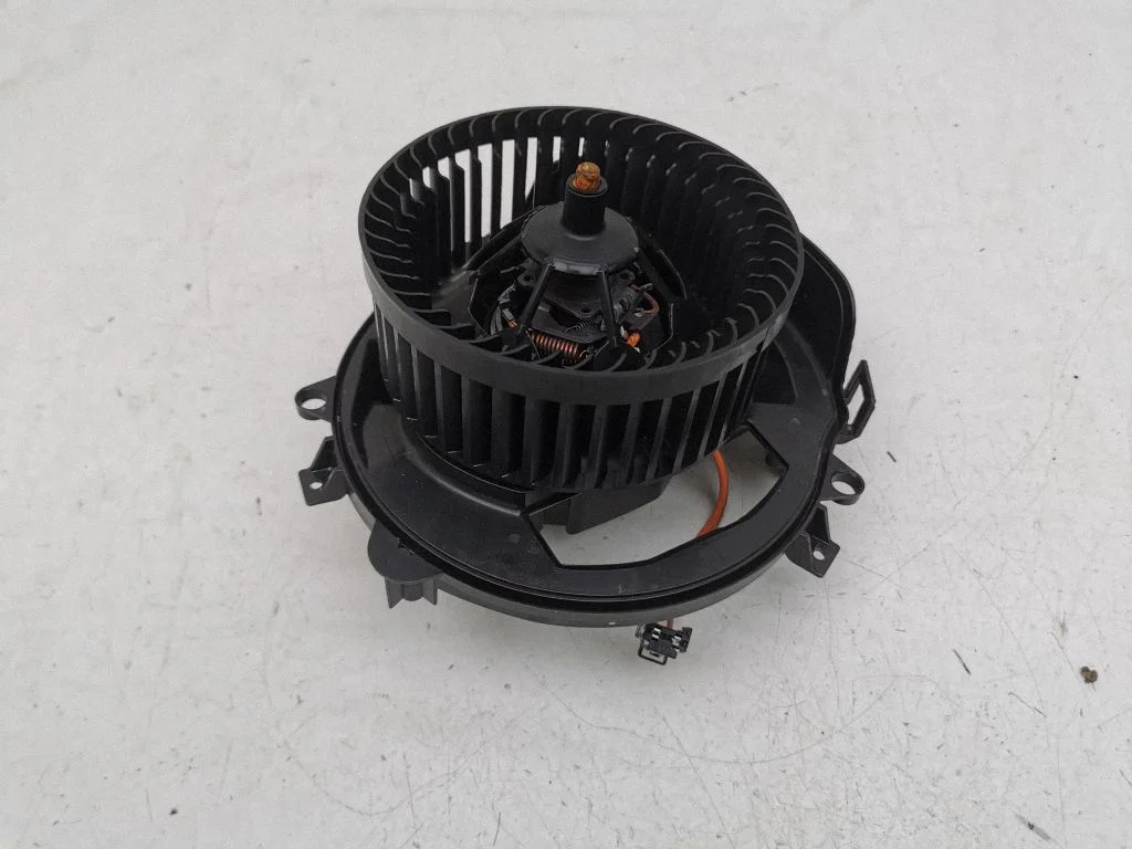 Krāsniņas ventilators/pūtējs 5Q2819021B
