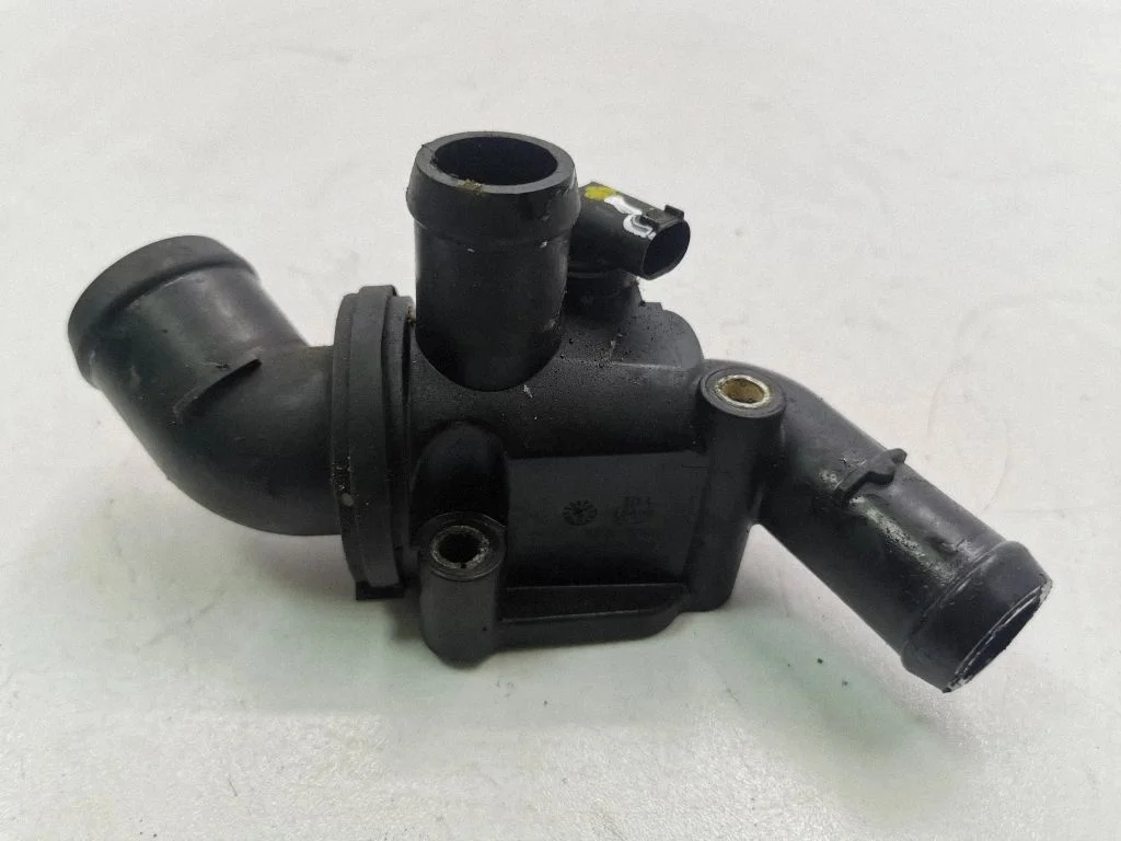 Thermostat/thermostat housing – Mercedes-Benz B-Class W245 (2005-2011)